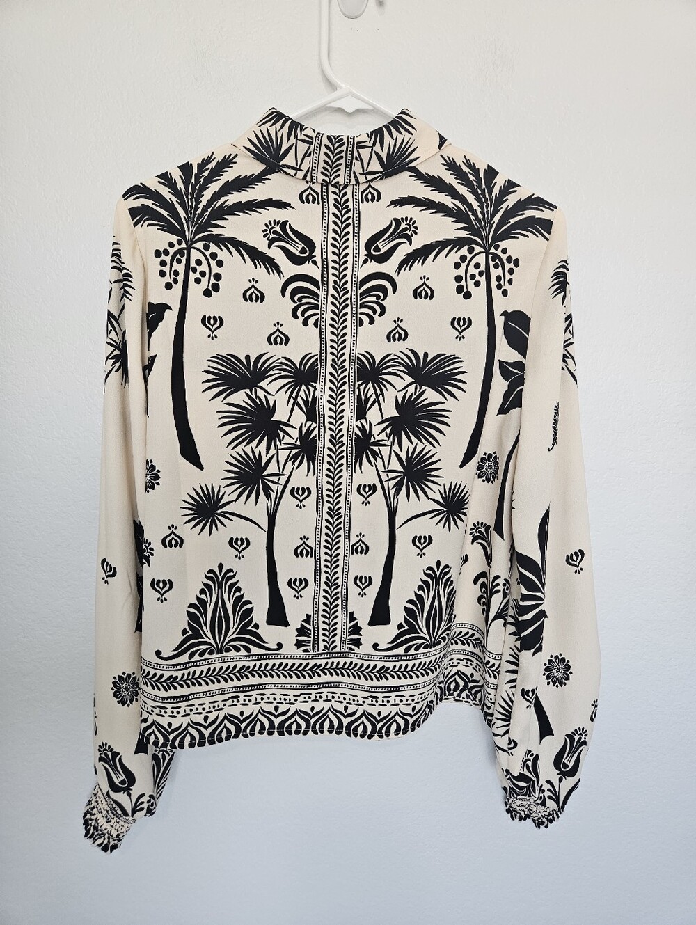 NWOT Cabi | Marrakesh Button Down Top In Black Cream Tropical Palms Women Small - Picture 5 of 6